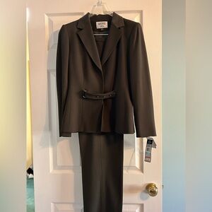 Womans Kasper pant suit. Color is olive